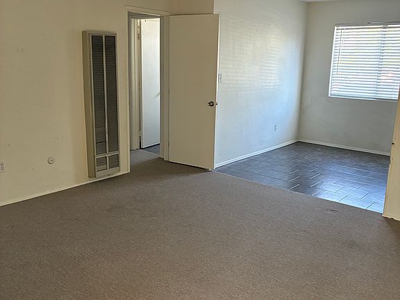 4th image of 4467 Texas St #1