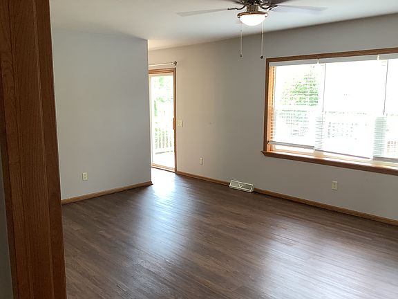 3rd image of 1005 E Pinecrest Ln