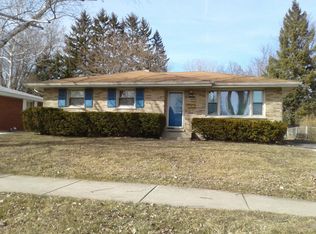 2828 W Grove Ave, Waukegan, IL 60085