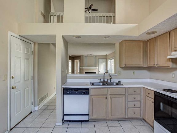 2nd image of 3805 Park Ridge Dr