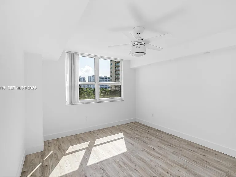 19501 W Country Club Dr #515 — Photo 12