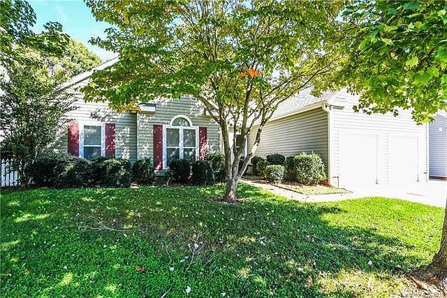 1st image of 131 Lakewood Circle Dr