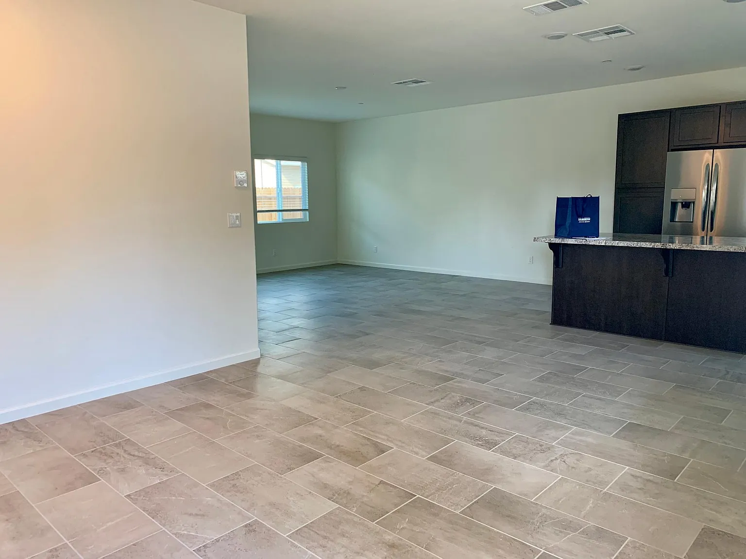 4 bed, 2002 sqft, $2,895 — Photo 3
