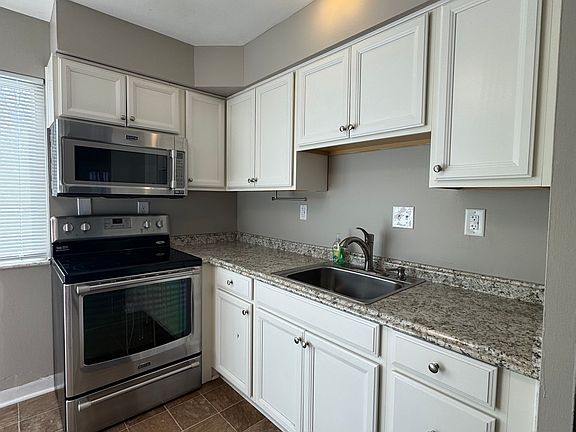 3rd image of 2533 W Argyle St #2537