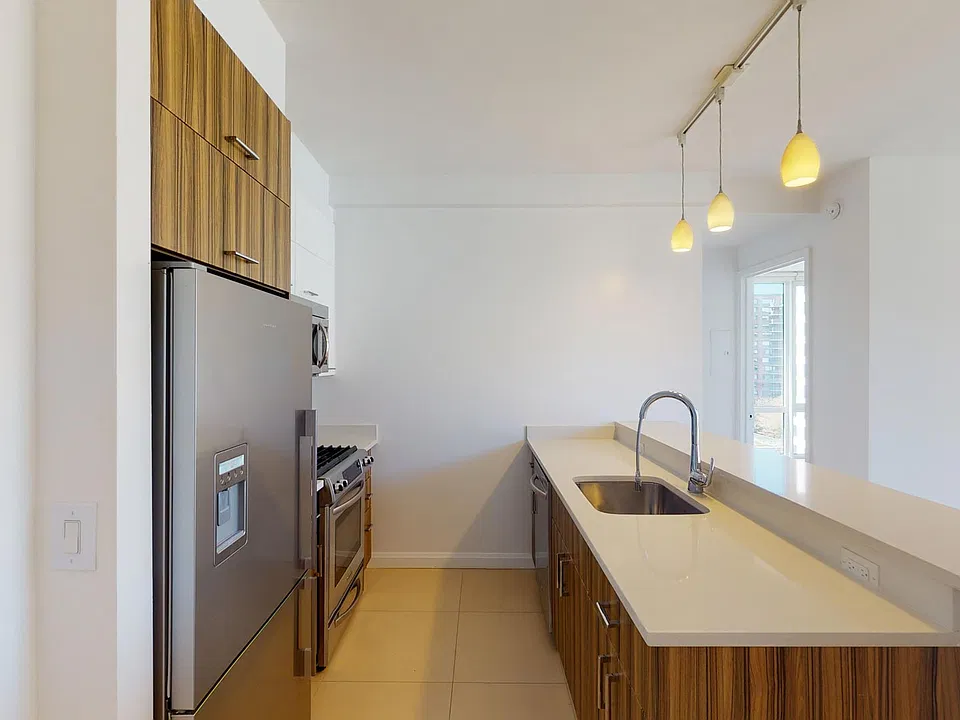 775 Columbus Ave #8C