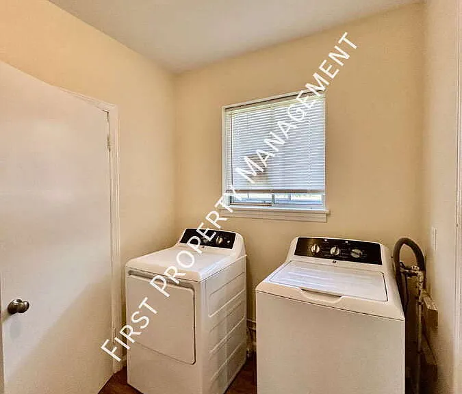 1045 Blanton Dr — Photo 13