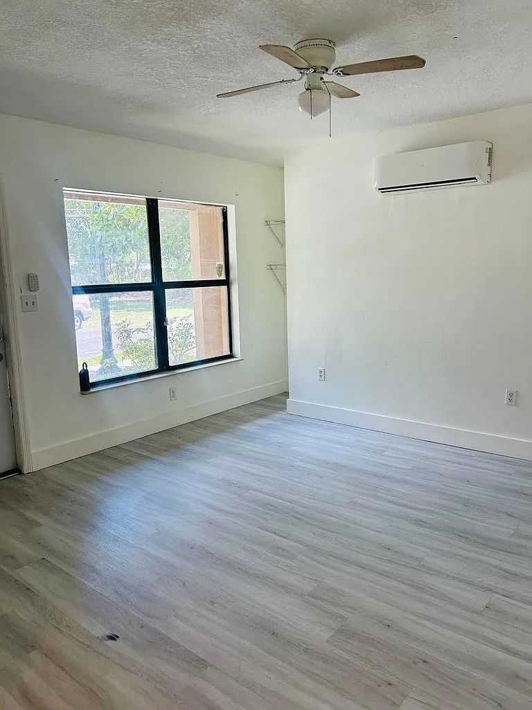 3 bed, 2133 sqft, $2,100 — Photo 3