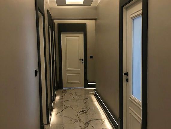 4th image of 6532 Gloria Ave