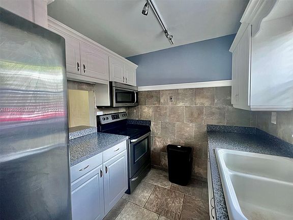 4th image of 8528 Old Country Mnr APT 118