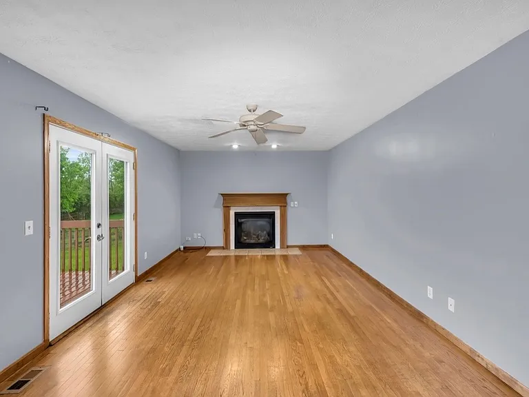 4335 Shandon Dr — Photo 6