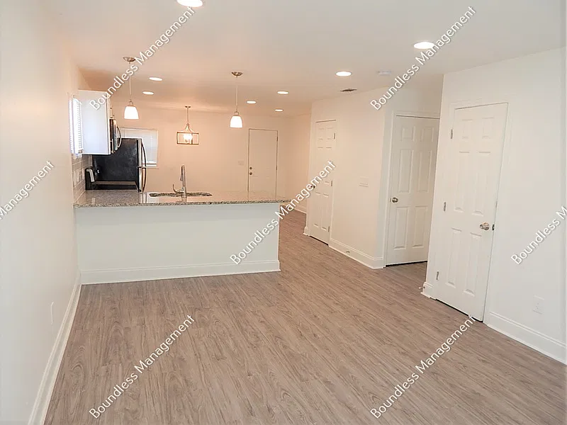 2 bed, 1.0 bath, $1,325 — Photo 4
