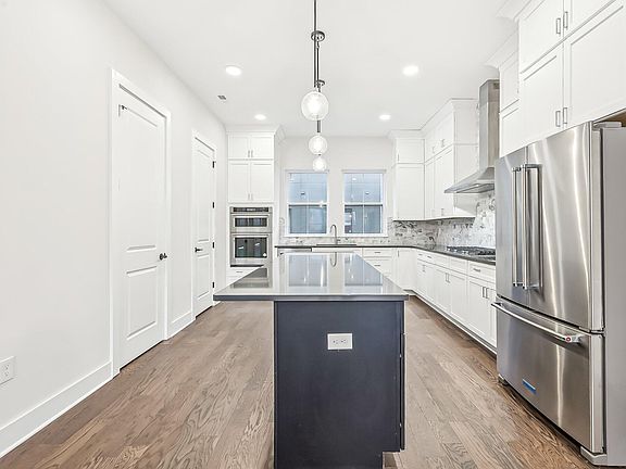 5th image of 292 Dickenson St