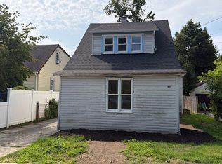 90 E 3rd St, Huntington Station, NY 11746