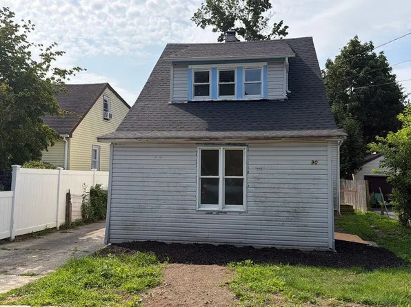 90 E 3rd Street, Huntington Station, NY 11746
