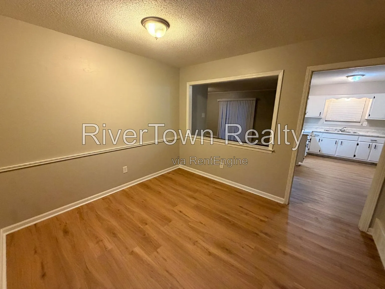 3 bed, 1.5 bath, 1135 sqft, $1,295 — Photo 2