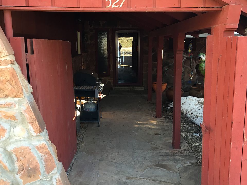 2nd image of 527 Comanche Dr