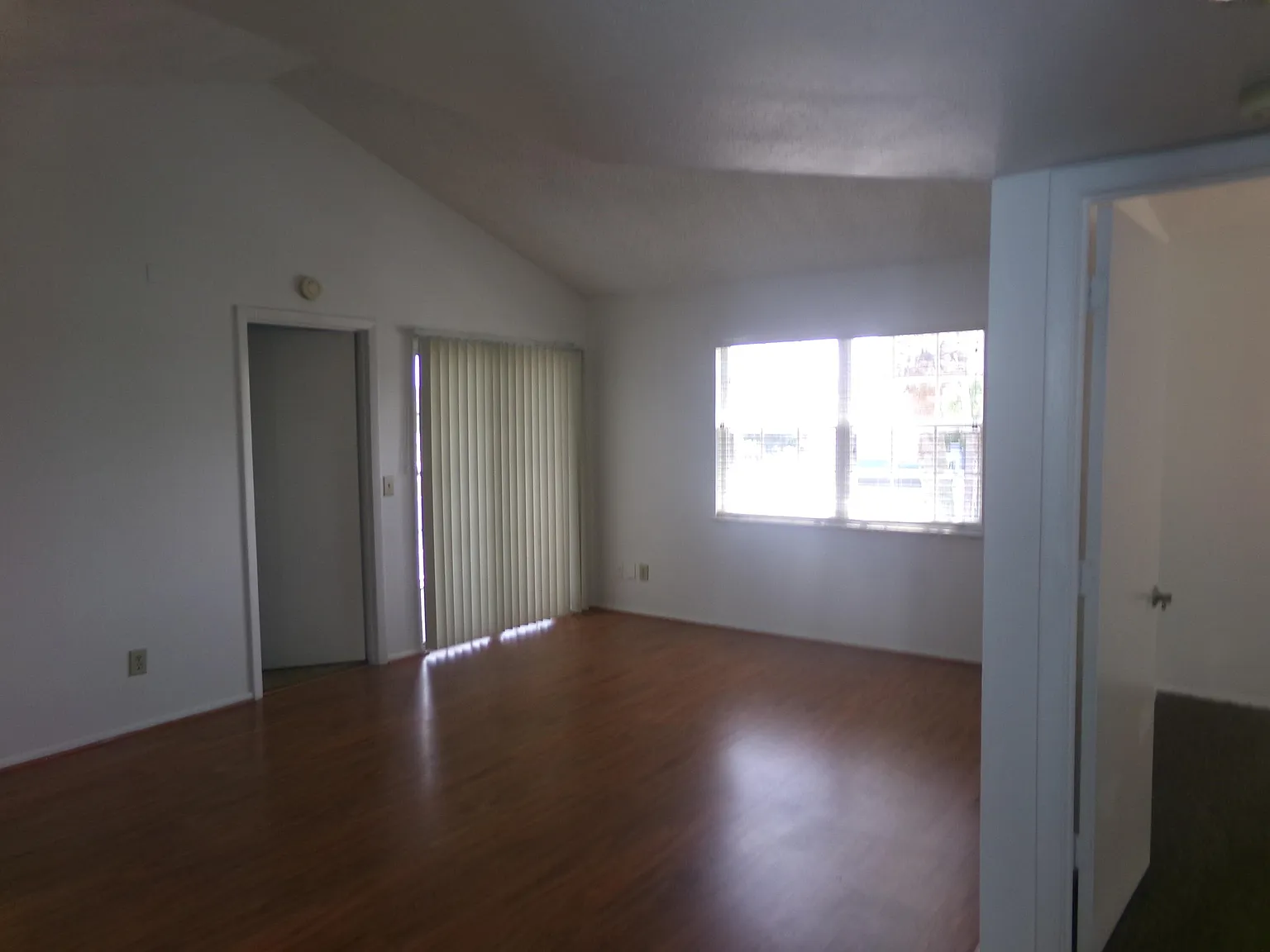 2 bed, 2.0 bath, 874 sqft, $1,750 — Photo 3