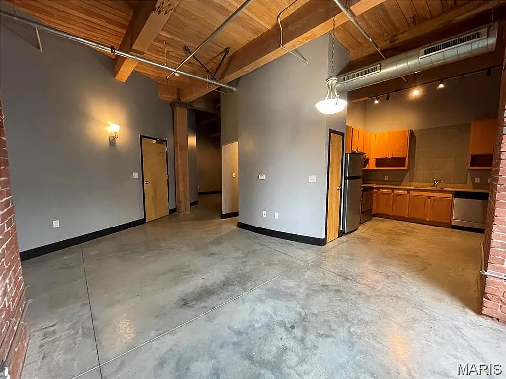 1 bed, 1.0 bath, 676 sqft, $1,100 — Photo 3