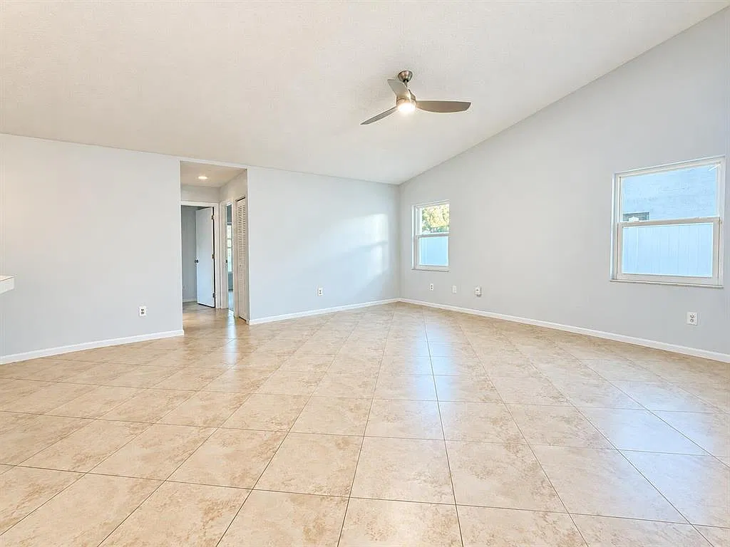 3 bed, 7956 sqft, $3,500 — Photo 3