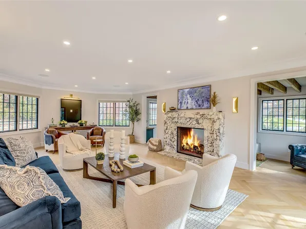 135 Payne Whitney Lane, Manhasset, NY 11030