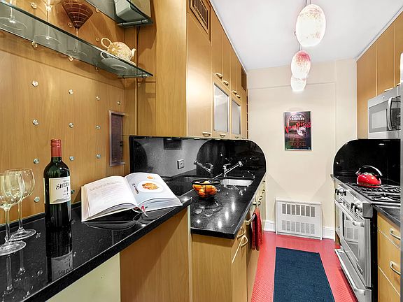 4th image of 520 E 76th St APT 8C