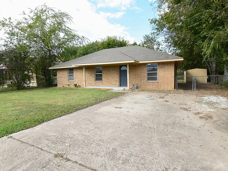 4008 Templeton St — Photo 1