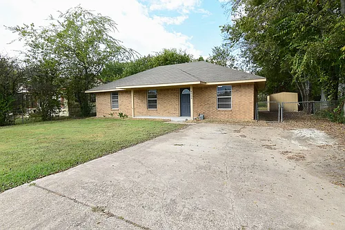 4008 Templeton St Photo 1