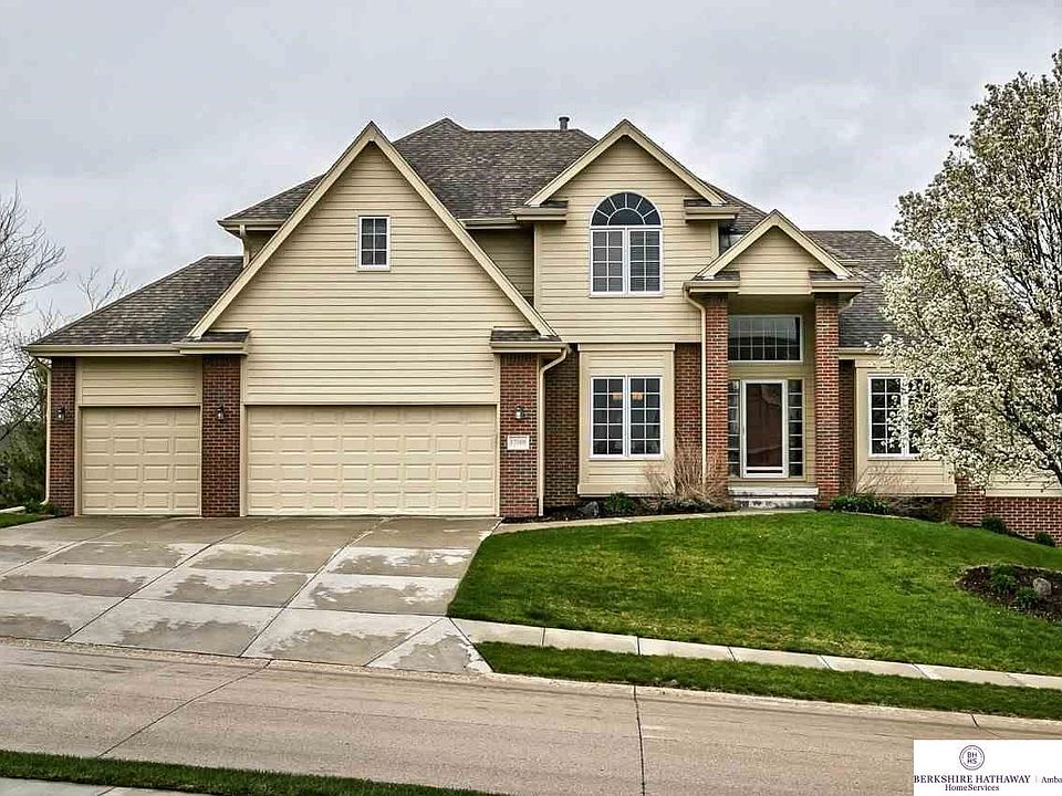 1st image of 17008 Oakmont Dr