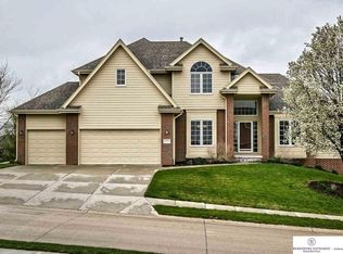 17008 Oakmont Dr, Omaha, NE 68136