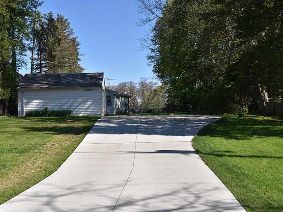4th image of 11671 Riverview Blvd