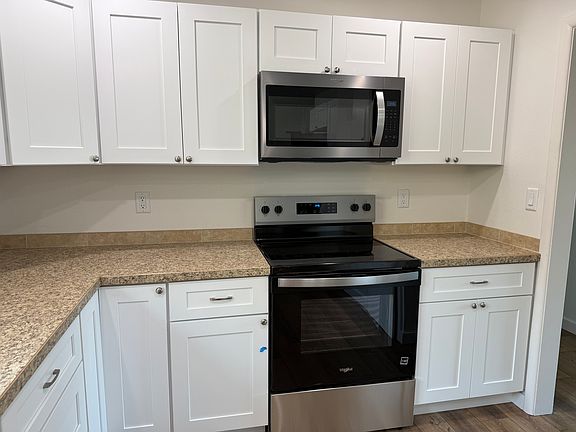 5th image of 809 Mountain View Dr