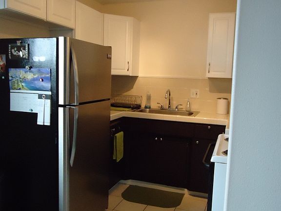 5th image of 2122 S St APT 3