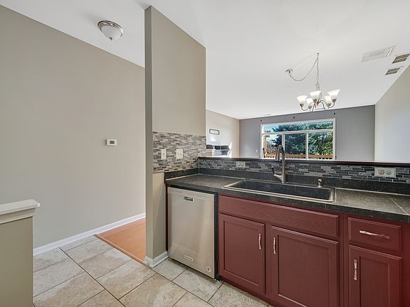 5th image of 746 Genesee Dr #746