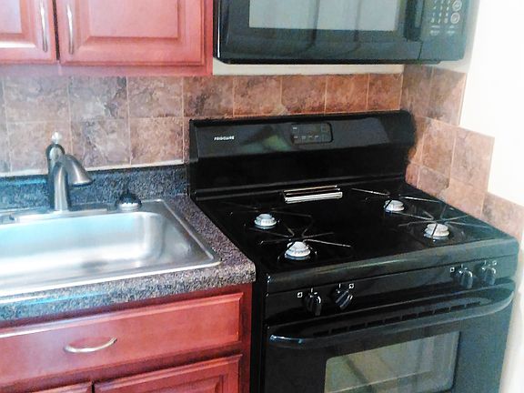 3rd image of 147 36th St #3E