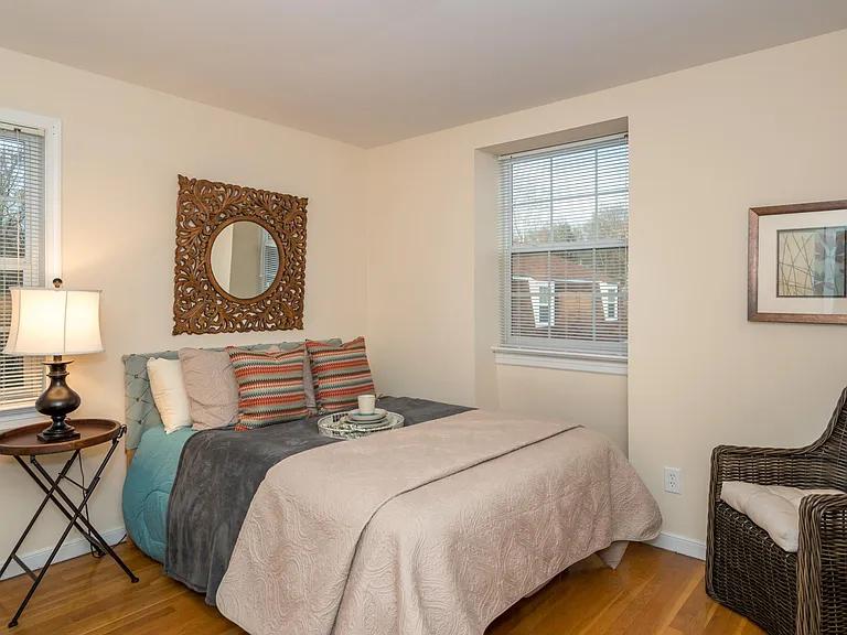 Meadowbrook Apartments — Photo 14
