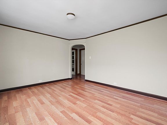 4th image of 5440 W Cornelia Ave #2