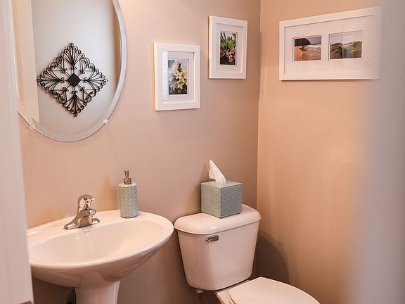 3rd image of 2437 Fairview Cir