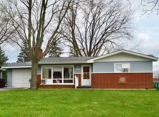 34740 N Hiawatha Trl, McHenry, IL 60051