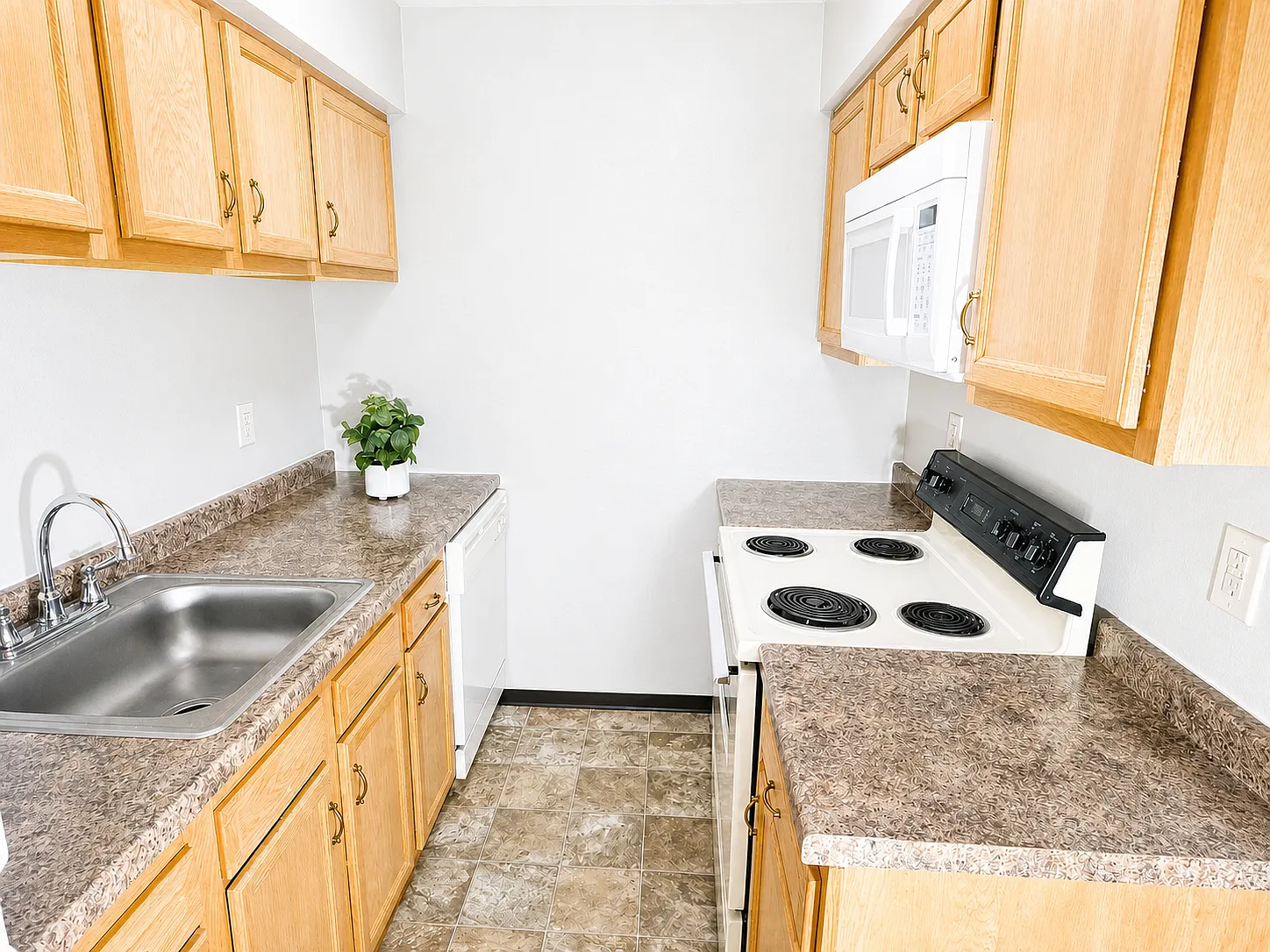 Wellington Square Apartments — Photo 4