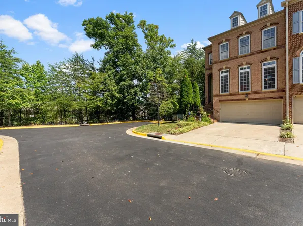 9191 Point Replete Dr, Fort Belvoir, VA 22060