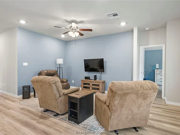 2042 Rock Ridge Ave — Photo 6