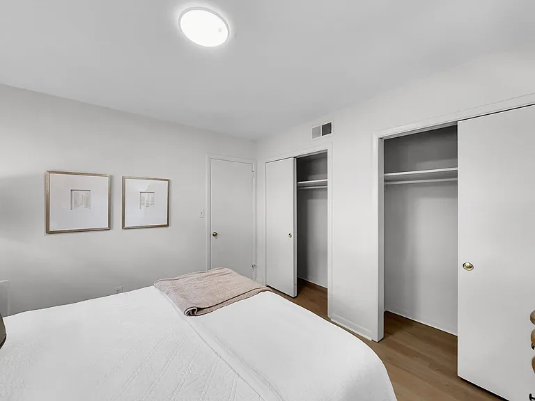 Chateau Orleans Apartments — Photo 19