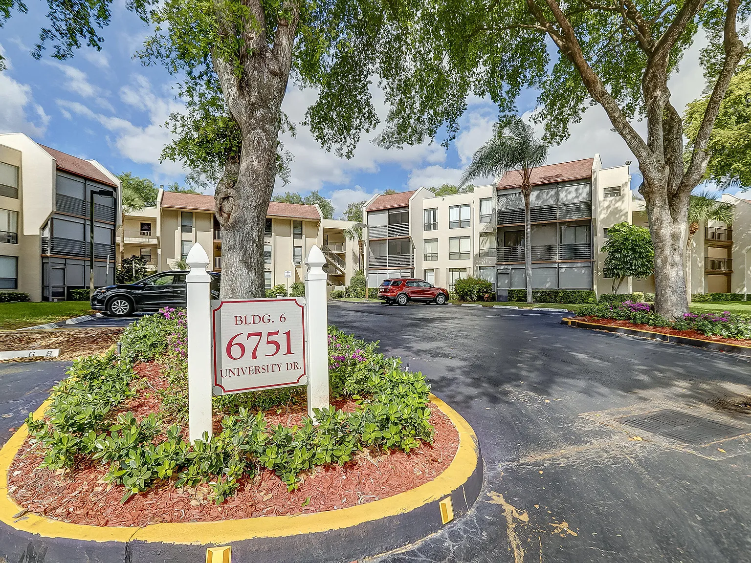 2 bed, 2.0 bath, 1023 sqft, $1,995 — Photo 2