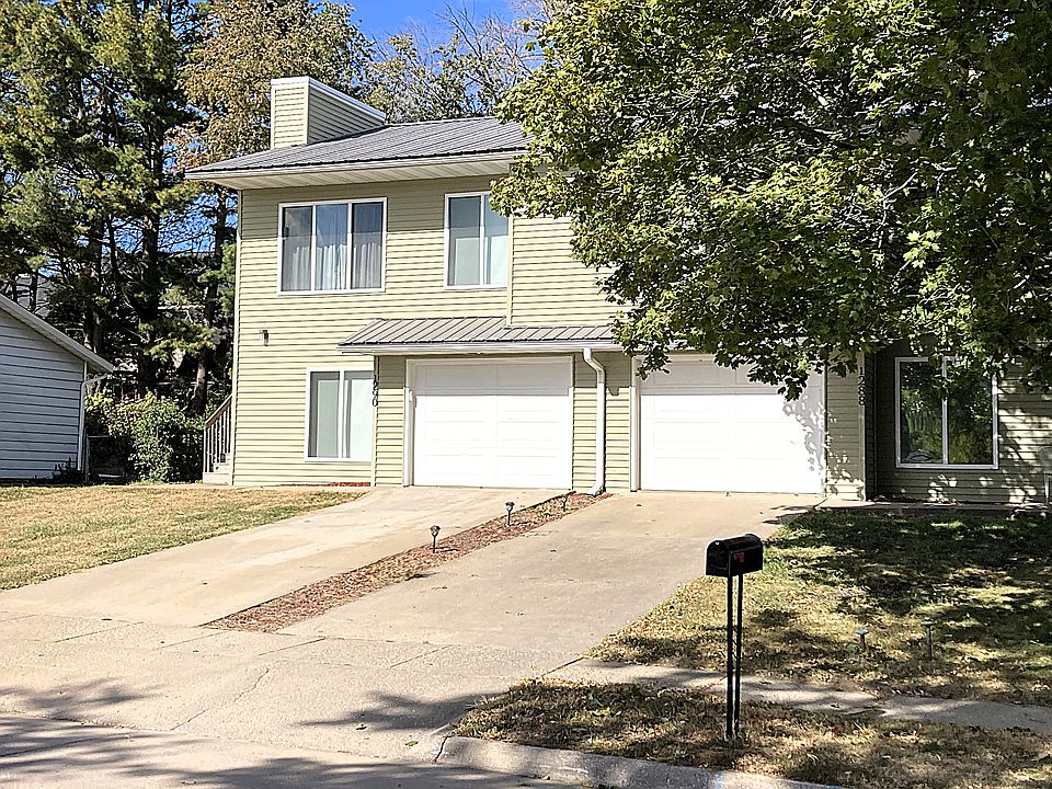 Front view of entire duplex