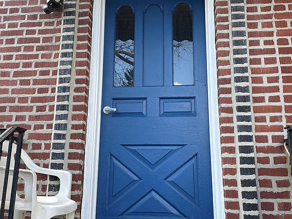 2nd image of 1821 Parkview Avenue