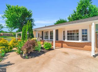 101 W Beech Rd, Sterling, VA 20164