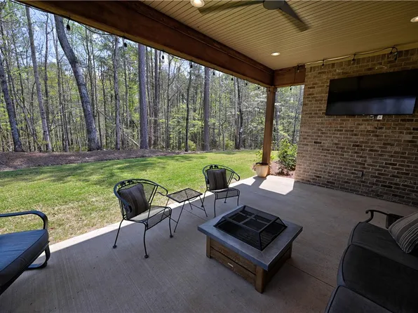 585 Windsor Dr, Opelika, AL 36801