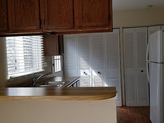 4th image of 737 Marilyn Ave