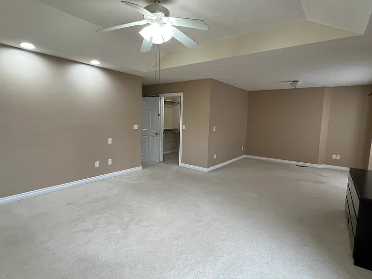 2122 Clinton St — Photo 20