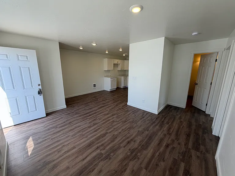491 E 16th St #7 — Photo 9